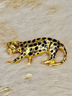 Dotty Smith Vintage Jaguar Leopard Beautiful Brooch Gold Tone With black‎ Enamel